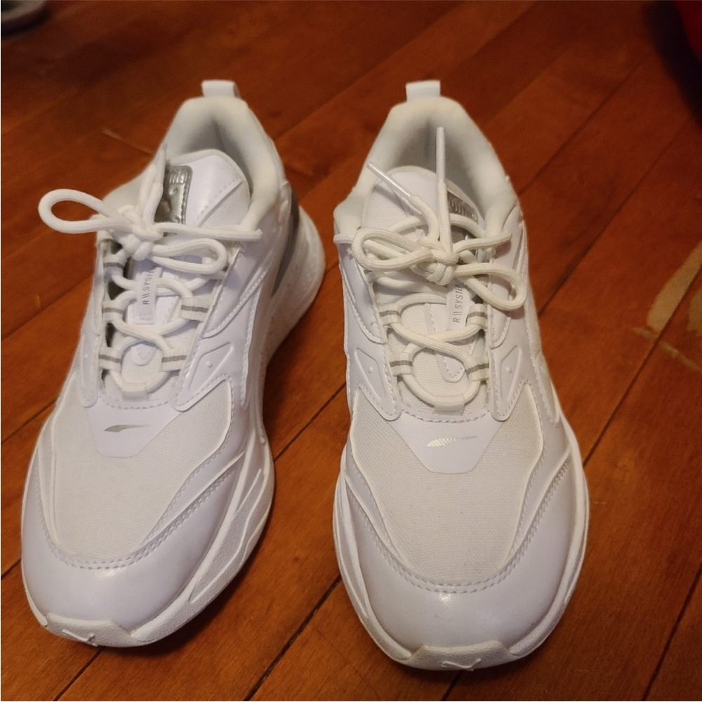 White RS Pumas